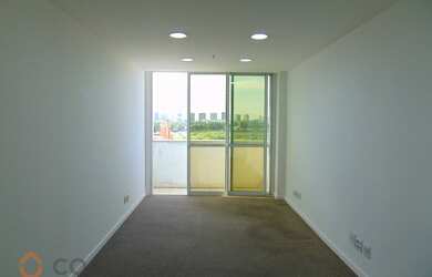 Imagem: O depósito possui 1 Vaga na garagem, 37m² de Área e está