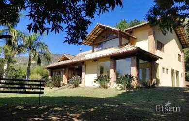 Imagem: O apartamento possui 4 Dormitórios, 5 Banheiros, 4 Vagas na