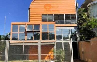 Imagem: O depósito possui 5 Vagas na garagem, 650m² de Área e está