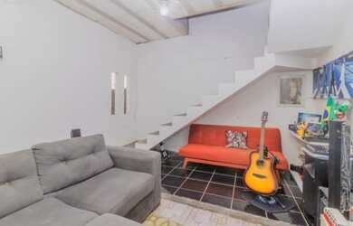 Imagem: A casa possui 2 Dormitórios, 3 Banheiros, 1 Vaga na garagem