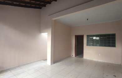 Imagem: A casa possui 4 Dormitórios, 2 Banheiros, 1 Vaga na garagem