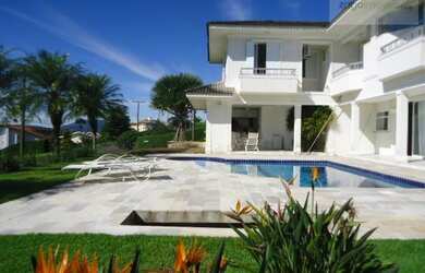 Imagem: A casa em condomínio possui 4 Dormitórios, 5 Banheiros, 5