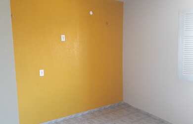 Imagem: A casa possui 2 Dormitórios, 1 Banheiro e está localizado