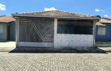 Imagem: A casa possui 2 Dormitórios, 1 Banheiro, 1 Vaga na garagem