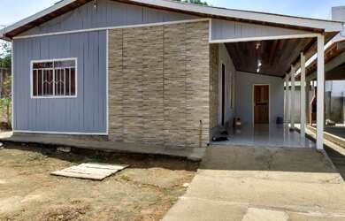 Imagem: A casa possui 2 Dormitórios, 2 Banheiros, 2 Vagas na garagem