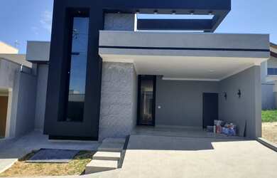 Imagem: A casa em condomínio possui 3 Dormitórios, 2 Banheiros, 4