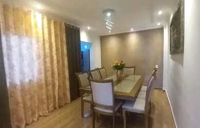 Imagem: A casa possui 3 Dormitórios, 2 Banheiros, 1 Vaga na garagem