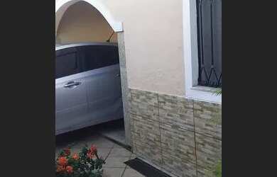 Imagem: A casa possui 2 Dormitórios, 1 Banheiro, 1 Vaga na garagem