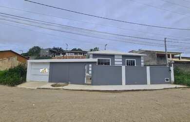 Imagem: A casa em condomínio possui 3 Dormitórios, 1 Banheiro, 2 Vagas