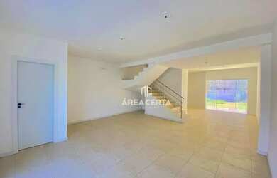 Imagem: A casa à venda possui 3 Dormitórios, 3 Banheiros, 2 Vagas