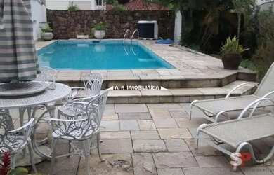 Imagem: A casa possui 5 Dormitórios, 5 Banheiros, 3 Vagas na garagem