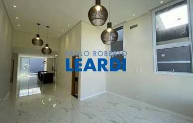 Imagem: A casa em condomínio possui 1 Dormitório, 1 Banheiro, 173m²