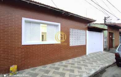 Imagem: A casa possui 4 Dormitórios, 3 Banheiros, 5 Vagas na garagem