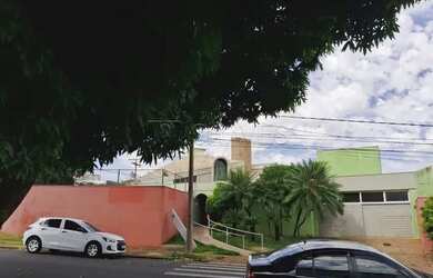 Imagem: O depósito possui 5 Vagas na garagem e 486m² de Área e está