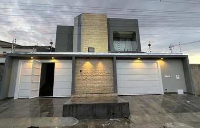 Imagem: A casa possui 4 Dormitórios, 4 Banheiros, 3 Vagas na garagem