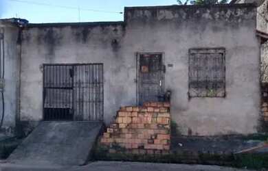 Imagem: A casa possui 2 Dormitórios, 1 Banheiro, 1 Vaga na garagem