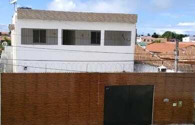 Imagem: A casa à venda possui 5 Dormitórios, 3 Banheiros, 3 Vagas