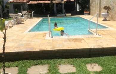 Imagem: A casa possui 4 Dormitórios, 3 Banheiros, 4 Vagas na garagem