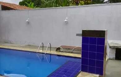 Imagem: A casa possui 4 Dormitórios, 3 Banheiros, 2 Vagas na garagem