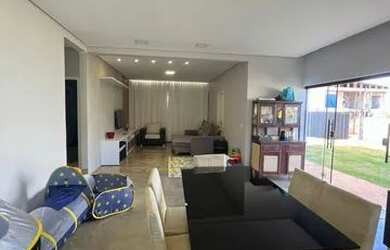 Imagem: A casa em condomínio possui 3 Dormitórios, 3 Banheiros, 150m²