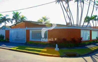 Imagem: A casa possui 5 Dormitórios, 5 Banheiros, 5 Vagas na garagem