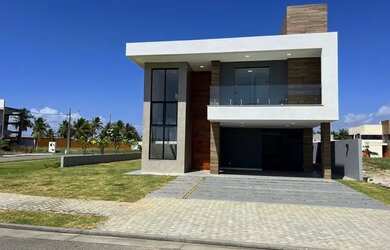 Imagem: A casa em condomínio possui 4 Dormitórios, 3 Banheiros, 2