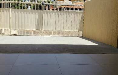 Imagem: A casa possui 4 Dormitórios, 2 Banheiros, 4 Vagas na garagem