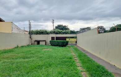 Imagem 4: Caparroz vendo - casa com terreno livre na frente