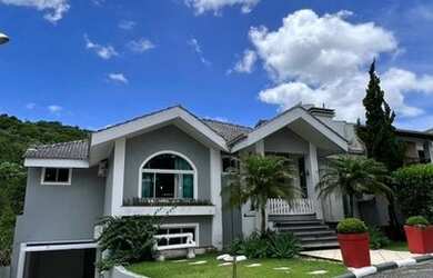 Imagem: A casa em condomínio possui 5 Dormitórios, 5 Banheiros, 4