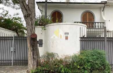 Imagem: A casa possui 5 Dormitórios, 5 Banheiros, 5 Vagas na garagem