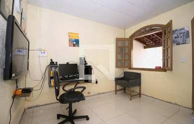 Imagem: A casa possui 2 Dormitórios, 2 Banheiros, 1 Vaga na garagem