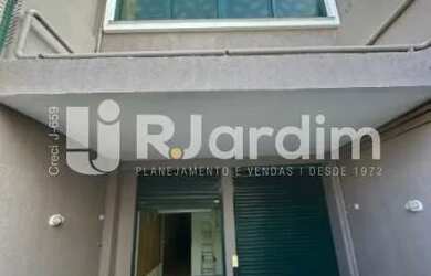 Imagem: O depósito possui 5 Vagas na garagem e 424m² de Área e está