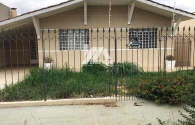 Imagem: A casa possui 3 Dormitórios, 3 Banheiros, 180m² de Área