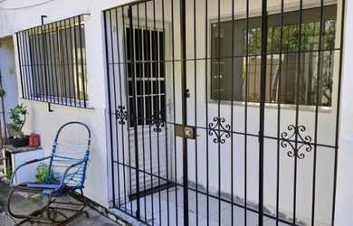 Imagem: A casa possui 2 Dormitórios, 1 Banheiro, 1 Vaga na garagem