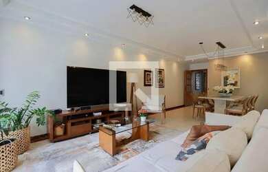 Imagem: A casa possui 3 Dormitórios, 3 Banheiros, 5 Vagas na garagem