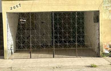 Imagem: A casa possui 2 Dormitórios, 2 Banheiros, 1 Vaga na garagem