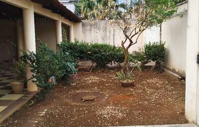 Imagem 4: Casa em quadra central. Piscina, Churrasqueira, VarandaeGuarda roupa