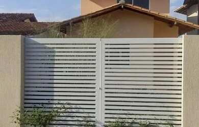 Imagem: A casa possui 3 Dormitórios, 3 Banheiros, 2 Vagas na garagem