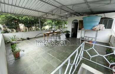 Imagem: A casa possui 3 Dormitórios, 1 Banheiro, 1 Vaga na garagem