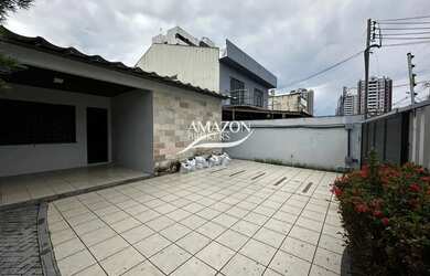 Imagem: A casa possui 4 Dormitórios, 3 Banheiros, 2 Vagas na garagem