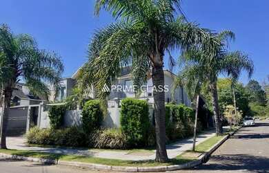 Imagem: A casa possui 3 Dormitórios, 3 Banheiros, 2 Vagas na garagem