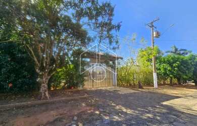 Imagem: A casa em condomínio possui 3 Dormitórios, 1 Banheiro, 2 Vagas