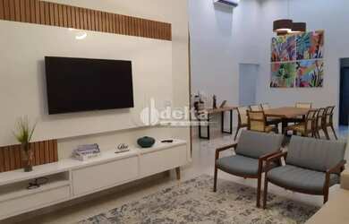 Imagem: A casa possui 4 Dormitórios, 3 Banheiros, 3 Vagas na garagem