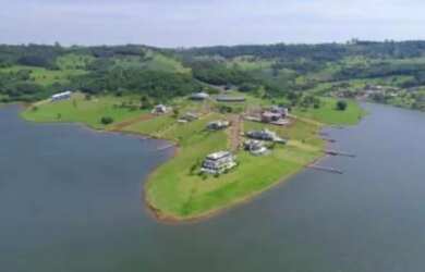 Imagem: O terreno possui 2200m² de Área e está localizado em Alto