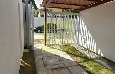 Imagem: A casa possui 3 Dormitórios, 2 Banheiros, 1 Vaga na garagem