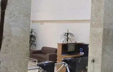 Imagem: O apartamento possui 1 Dormitório, 1 Banheiro, 1 Vaga na garagem