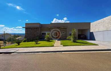 Imagem: A casa em condomínio possui 4 Dormitórios, 5 Banheiros, 5