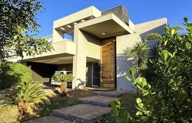 Imagem: A casa em condomínio possui 3 Dormitórios, 3 Banheiros, 4