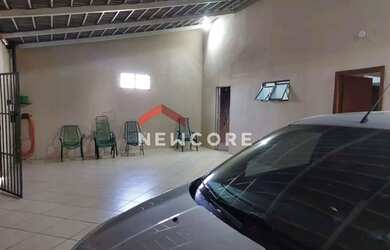 Imagem: A casa possui 5 Dormitórios, 1 Banheiro, 5 Vagas na garagem