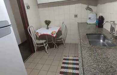 Imagem: A casa possui 3 Dormitórios, 2 Banheiros, 1 Vaga na garagem